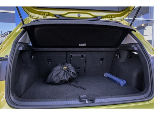 Volkswagen Golf 1.4 eHybrid Style | Massage stoel+ verwarming | Camera | Apple Carplay/Android Auto | Cruise adap... ActivLease financial lease