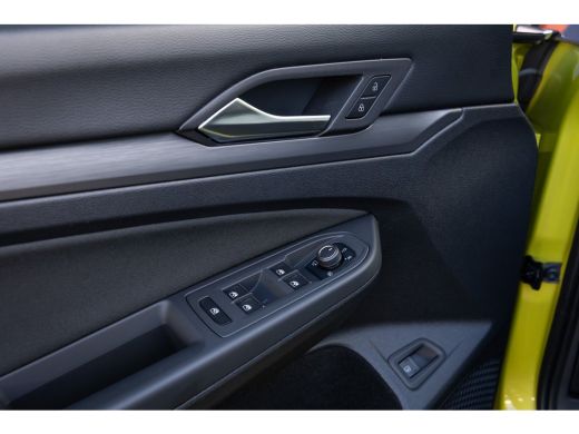 Volkswagen Golf 1.4 eHybrid Style | Massage stoel+ verwarming | Camera | Apple Carplay/Android Auto | Cruise adap... ActivLease financial lease