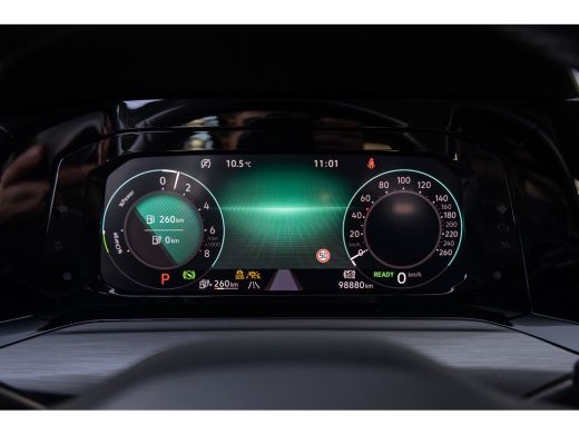 Volkswagen Golf 1.4 eHybrid Style | Massage stoel+ verwarming | Camera | Apple Carplay/Android Auto | Cruise adap... ActivLease financial lease