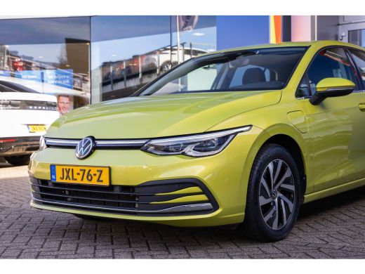 Volkswagen Golf 1.4 eHybrid Style | Massage stoel+ verwarming | Camera | Apple Carplay/Android Auto | Cruise adap... ActivLease financial lease