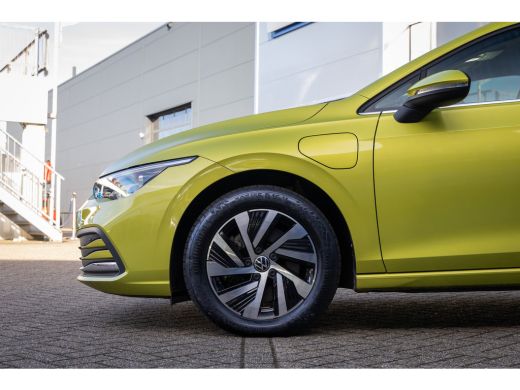 Volkswagen Golf 1.4 eHybrid Style | Massage stoel+ verwarming | Camera | Apple Carplay/Android Auto | Cruise adap... ActivLease financial lease