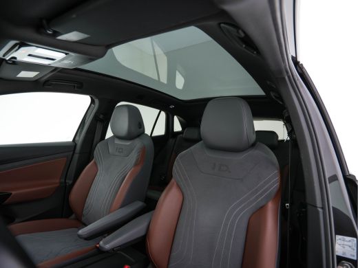 Volkswagen ID.4 First Max 77 kWh [ 3-Fase ] {SOH-81%} (INCL.BTW) Aut. *PANO | HEAD-UP | LEATHER-FABRIC | FULL-LED... ActivLease financial lease