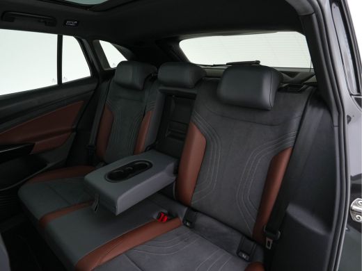 Volkswagen ID.4 First Max 77 kWh [ 3-Fase ] {SOH-81%} (INCL.BTW) Aut. *PANO | HEAD-UP | LEATHER-FABRIC | FULL-LED... ActivLease financial lease