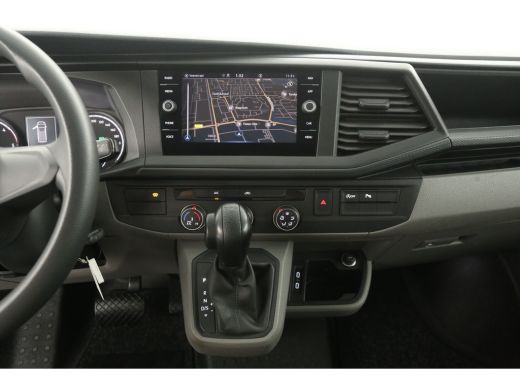 Volkswagen Transporter 2.0 TDI 150PK L2H1 | Aut. | Airco | Cruise | Camera | 3 Zits | Carplay | Navi | Parkeersens. ActivLease financial lease