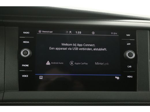 Volkswagen Transporter 2.0 TDI 150PK L2H1 | Aut. | Airco | Cruise | Camera | 3 Zits | Carplay | Navi | Parkeersens. ActivLease financial lease