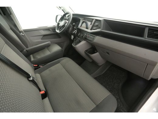Volkswagen Transporter 2.0 TDI 150PK L2H1 | Aut. | Airco | Cruise | Camera | 3 Zits | Carplay | Navi | Parkeersens. ActivLease financial lease