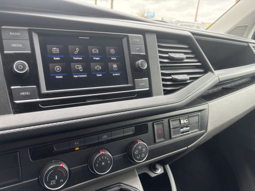 Volkswagen Transporter 2.0 TDI L2H1 28 Economy Business | Apple Carplay | Parkeersensoren | Cruise | Airco ActivLease financial lease