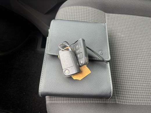 Volkswagen Transporter 2.0 TDI L2H1 28 Economy Business | Apple Carplay | Parkeersensoren | Cruise | Airco ActivLease financial lease