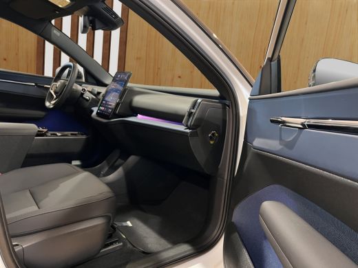 Volvo  EX30 Extended Range 272PK Plus 69kWh | Apple Carplay/Android Auto | Elektrisch bedienbare achterklep |... ActivLease financial lease