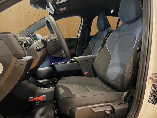 Volvo  EX30 Extended Range 272PK Plus 69kWh | Apple Carplay/Android Auto | Elektrisch bedienbare achterklep |... ActivLease financial lease