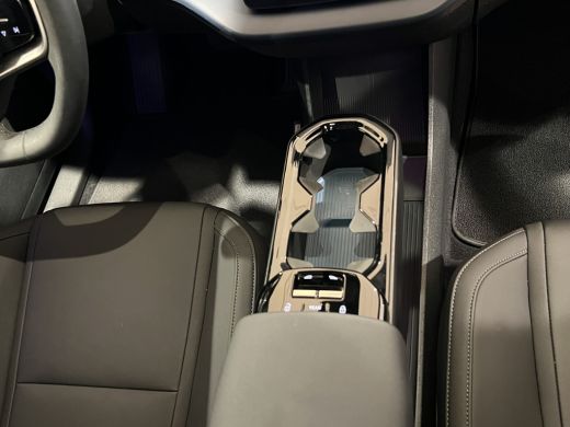 Volvo  EX30 Extended Range 272PK Plus 69kWh | Apple Carplay/Android Auto | Elektrisch bedienbare achterklep |... ActivLease financial lease