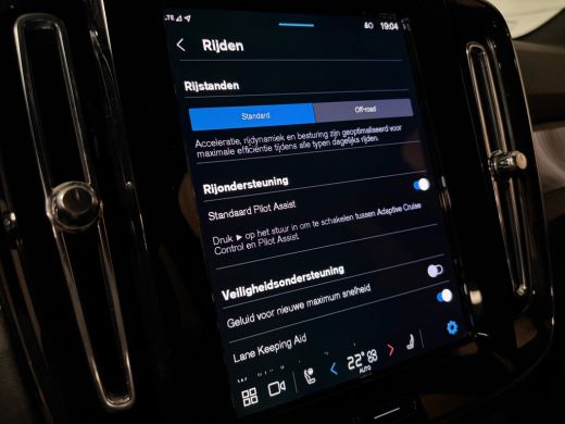 Volvo  EX40 Recharge Single Motor Plus 70 kWh | Trekhaak | 98% SoH | Adaptieve Cruise Control | Stoel en Stuu... ActivLease financial lease