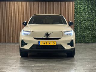 Volvo  EX40 Recharge Single Motor Plus 70 kWh | Trekhaak | 98% SoH | Adaptieve Cruise Control | Stoel en Stuu...