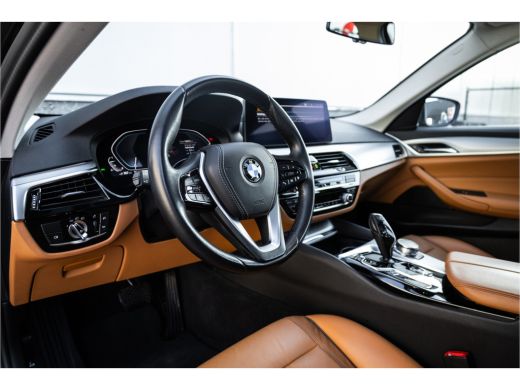 BMW 5 Serie Touring 530e Panoram / Camera / Leder / Elec stoelen / ActivLease financial lease