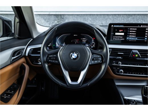 BMW 5 Serie Touring 530e Panoram / Camera / Leder / Elec stoelen / ActivLease financial lease