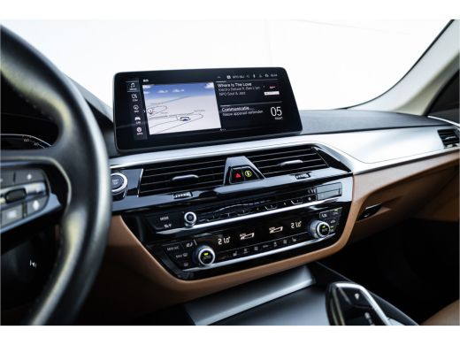 BMW 5 Serie Touring 530e Panoram / Camera / Leder / Elec stoelen / ActivLease financial lease