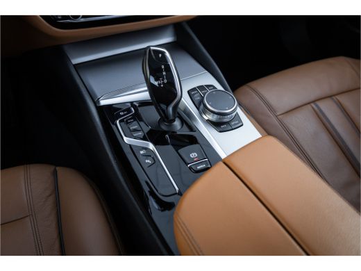 BMW 5 Serie Touring 530e Panoram / Camera / Leder / Elec stoelen / ActivLease financial lease