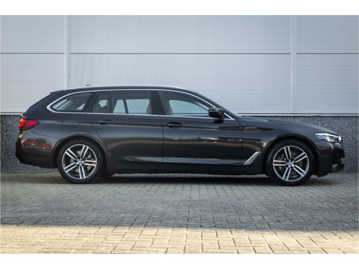 BMW 5 Serie Touring 530e Panoram / Camera / Leder / Elec stoelen / ActivLease financial lease