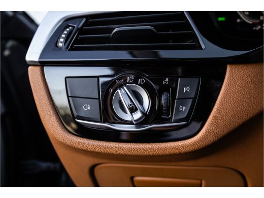 BMW 5 Serie Touring 530e Panoram / Camera / Leder / Elec stoelen / ActivLease financial lease