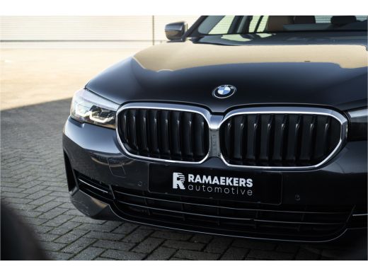 BMW 5 Serie Touring 530e Panoram / Camera / Leder / Elec stoelen / ActivLease financial lease