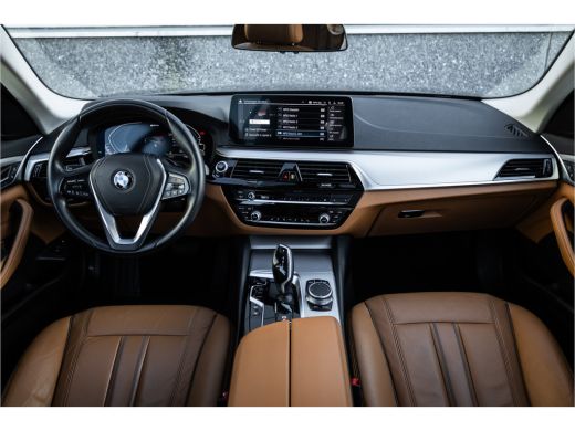 BMW 5 Serie Touring 530e Panoram / Camera / Leder / Elec stoelen / ActivLease financial lease