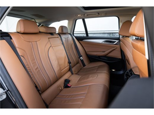 BMW 5 Serie Touring 530e Panoram / Camera / Leder / Elec stoelen / ActivLease financial lease