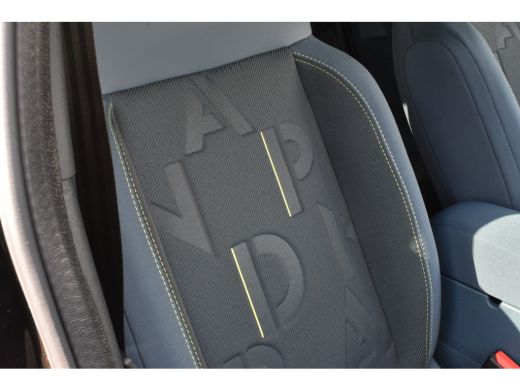 Fiat Grande Panda Icon | 10,25" touchscreen radio met Bluetooth, DAB & USB | Airconditioning handmatig | Cruise Con... ActivLease financial lease