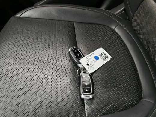 Hyundai Kona EV Premium 64 kWh NL-AUTO | LEDER| STOELVERWARMING | NAVI | CAMERA ActivLease financial lease