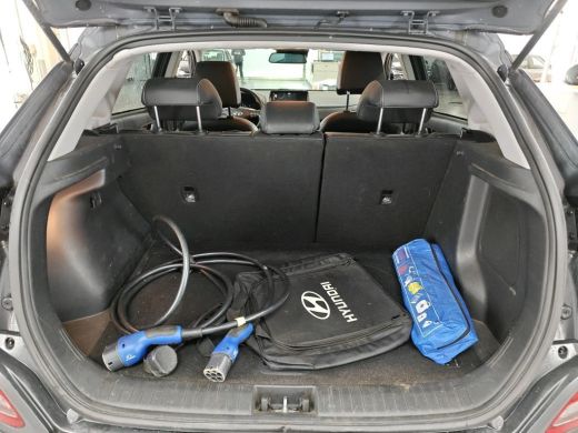 Hyundai Kona EV Premium 64 kWh NL-AUTO | LEDER| STOELVERWARMING | NAVI | CAMERA ActivLease financial lease