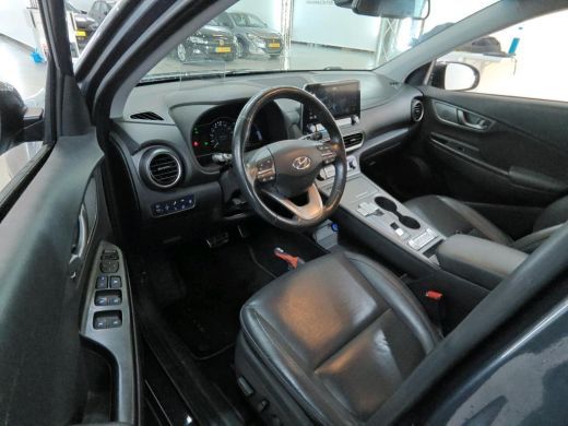 Hyundai Kona EV Premium 64 kWh NL-AUTO | LEDER| STOELVERWARMING | NAVI | CAMERA ActivLease financial lease