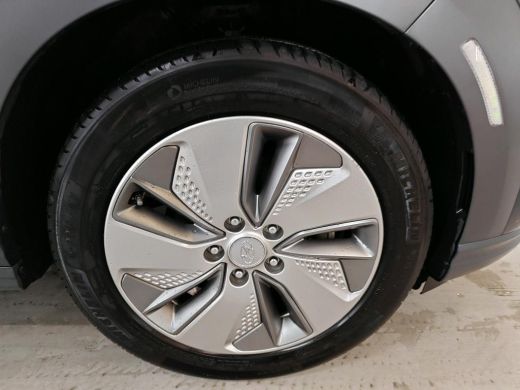 Hyundai Kona EV Premium 64 kWh NL-AUTO | LEDER| STOELVERWARMING | NAVI | CAMERA ActivLease financial lease