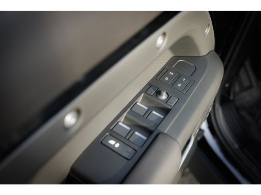 Land Rover Defender 110 Defender URBAN 110 P300e X-Dynamic SE | Urban bodykit | 22 Inch | Pano | Cold Climate | ActivLease financial lease