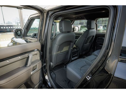 Land Rover Defender 110 Defender URBAN 110 P300e X-Dynamic SE | Urban bodykit | 22 Inch | Pano | Cold Climate | ActivLease financial lease