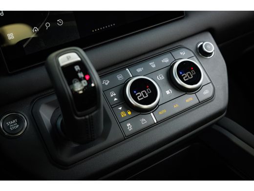 Land Rover Defender 110 Defender URBAN 110 P300e X-Dynamic SE | Urban bodykit | 22 Inch | Pano | Cold Climate | ActivLease financial lease