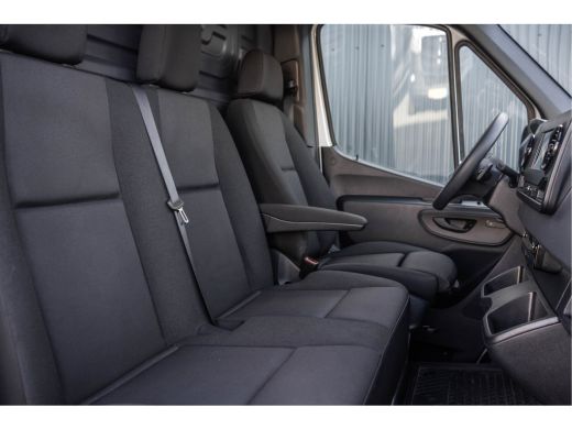 Mercedes-Benz Sprinter 317 CDI L2H2 | Automaat | Mbux | 360&deg; camera | Navi | Cruise | Climatronic ActivLease financial lease