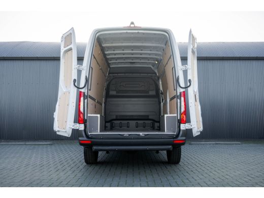 Mercedes-Benz Sprinter 317 CDI L2H2 | Automaat | Mbux | 360&deg; camera | Navi | Cruise | Climatronic ActivLease financial lease