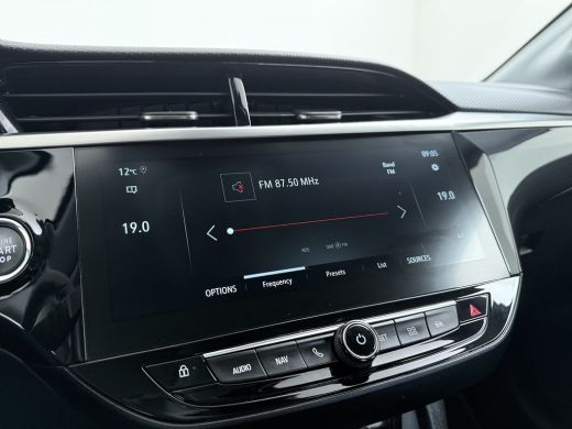 Opel Corsa 1.2 Elegance AUTOMAAT / Navigatie / Camera / Parkeersensoren / Keyless / Dodehoek / LED / 16'' LMV ActivLease financial lease