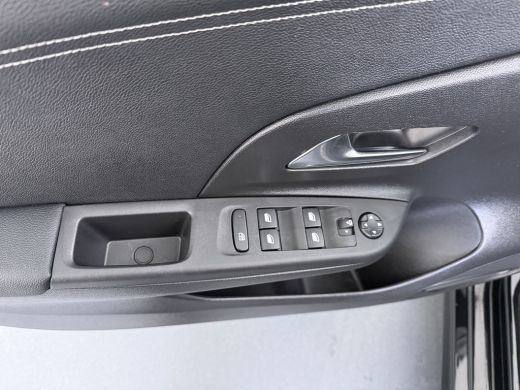 Opel Corsa 1.2 Elegance AUTOMAAT / Navigatie / Camera / Parkeersensoren / Keyless / Dodehoek / LED / 16'' LMV ActivLease financial lease