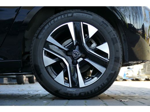 Peugeot 208 1.2 PURETECH 100PK 5-DRS ALLURE / NAVI / CLIMA / LED / PDC / 16" LMV / CAMERA / BLUETOOTH / CRUIS... ActivLease financial lease