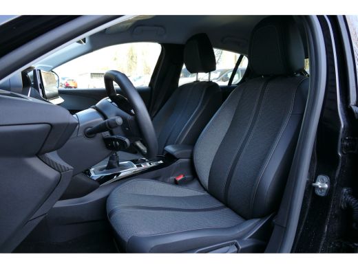 Peugeot 208 1.2 PURETECH 100PK 5-DRS ALLURE / NAVI / CLIMA / LED / PDC / 16" LMV / CAMERA / BLUETOOTH / CRUIS... ActivLease financial lease