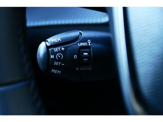 Peugeot 208 1.2 PURETECH 100PK 5-DRS ALLURE / NAVI / CLIMA / LED / PDC / 16" LMV / CAMERA / BLUETOOTH / CRUIS... ActivLease financial lease