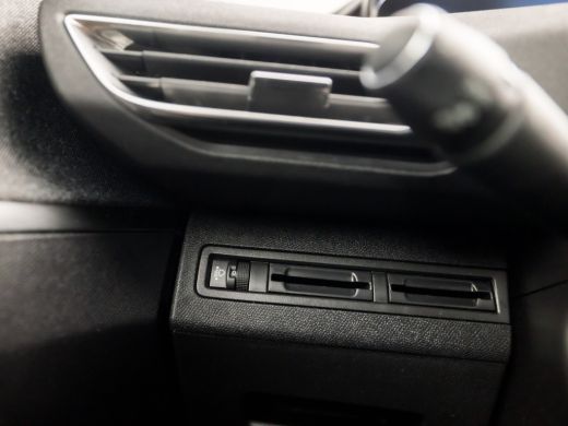 Peugeot 5008 1.2 PureTech Allure Sport 7 Persoons 131Pk Automaat (APPLE CARPLAY, GROOT NAVI, LEDER, PARKEERSEN... ActivLease financial lease