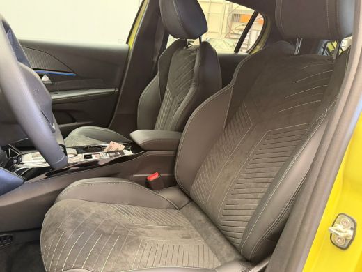 Peugeot e-208 GT | Adaptieve cruise control met Stop&Go functie | Elektrische parkeerrem | Elektrische parkeerrem ActivLease financial lease