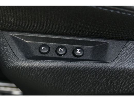 Peugeot e-3008 73KWH 325PK DUAL MOTOR LAUNCH EDITION AUTOMAAT / NAVI / LEDER / CLIMA / PDC / CAMERA V+A / PANO.D... ActivLease financial lease