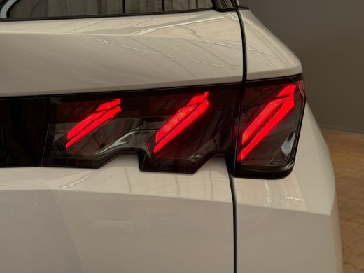 Peugeot e-5008 GT Exclusive 73 kWh | 2 stoelen op derde rij | Achteruitrijcamera | Apple Carplay/Android Auto|te... ActivLease financial lease