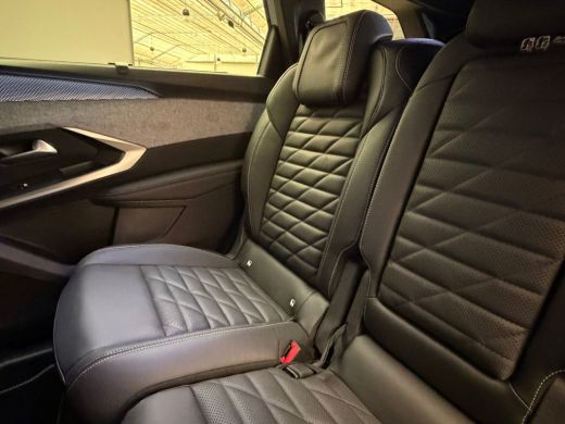 Peugeot e-5008 GT Exclusive 73 kWh | 2 stoelen op derde rij | Achteruitrijcamera | Apple Carplay/Android Auto|te... ActivLease financial lease