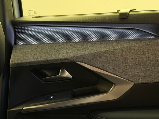 Peugeot e-5008 GT Exclusive 73 kWh | 2 stoelen op derde rij | Achteruitrijcamera | Apple Carplay/Android Auto|te... ActivLease financial lease