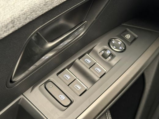 Peugeot e-5008 GT Exclusive 73 kWh | 2 stoelen op derde rij | Achteruitrijcamera | Apple Carplay/Android Auto|te... ActivLease financial lease