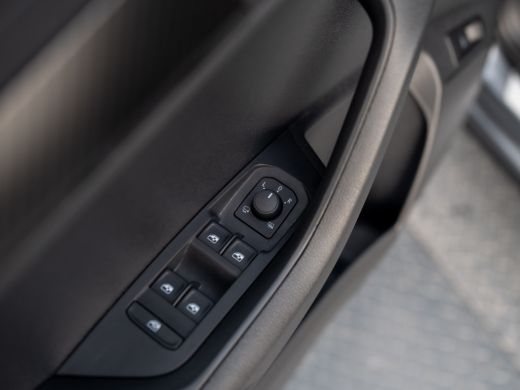 Skoda Karoq 1.5 TSI ACT Sportline Business | Elk. A-klep | Camera | Lane Assist | Stoel & Stuur verw. | Prijs... ActivLease financial lease