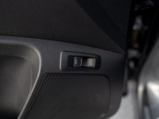 Skoda Karoq 1.5 TSI ACT Sportline Business | Elk. A-klep | Camera | Lane Assist | Stoel & Stuur verw. | Prijs... ActivLease financial lease